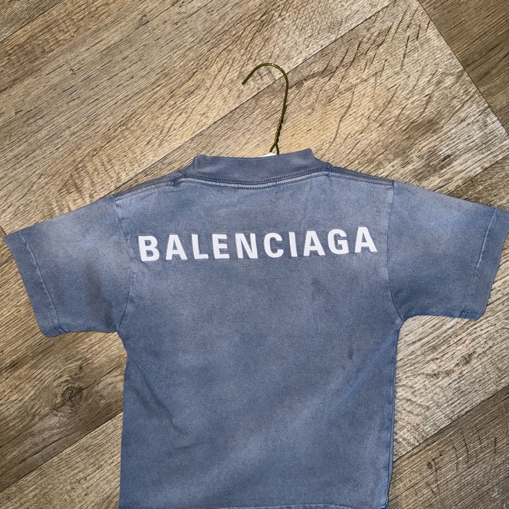BALENCIAGA T SHIRT - Picture 2 of 3